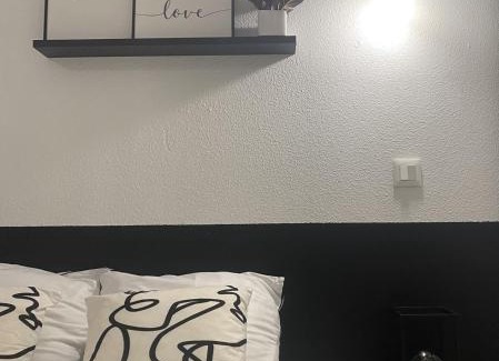 Poitiers Apartment | Quai 86 - Studio, clim mobile, parking, proche gare & centre
