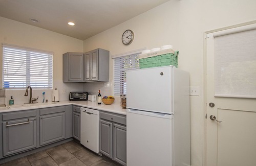 Jefferson Park House | Quail Adobe - Adorable, Pet Friendly w/Hot Tub near the UA! See our Reviews!