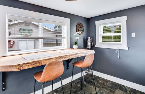 West End House | Quaint 1 bedroom Home with fully fenced yard near Ruston/Tacoma Waterfront