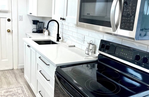 Grimsby Apartment | Quaint 1 bedroom Suite downtown Grimsby