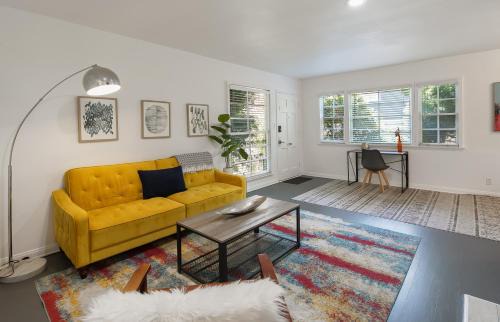 Venice Canals Apartment | Quaint 1BD 1BA Bungalow