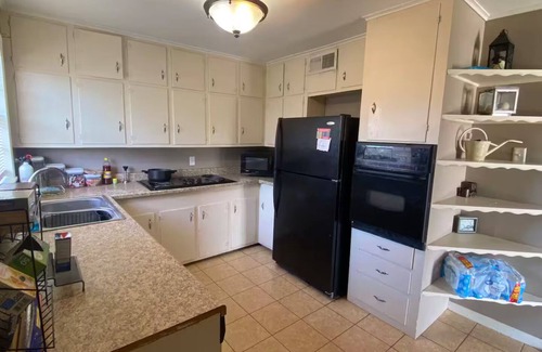Sulphur House | Quaint 2/1 Cottage. Has full Kitchen, Washer/Dryer, WiFi & BBQ Grill