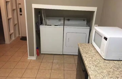 Sulphur House | Quaint 2/1 Cottage. Has full Kitchen, Washer/Dryer, WiFi & BBQ Grill