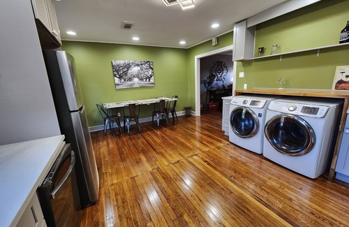 Northside House | Quaint 2/1 in Lindale Park w/FREE EGGS, quiet and convenient neighborhood
