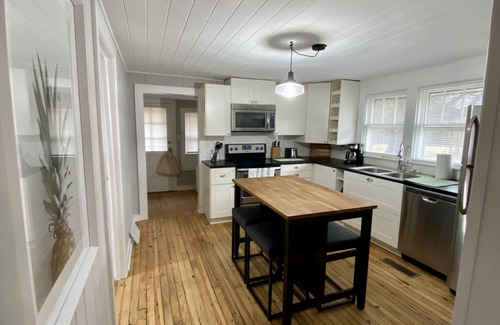Kernersville Cottage | Quaint 2 bed 1 bath cottage style home
