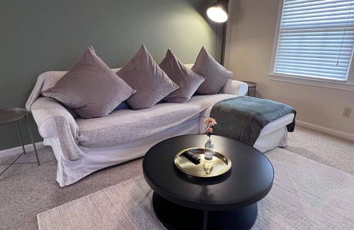 Rosewood Condo | Quaint 2 Bed, 1 Bath Getaway