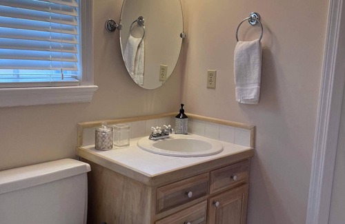 Rosewood Condo | Quaint 2 Bed, 1 Bath Getaway