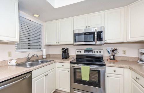 New Smyrna Beach Condo | Quaint 2 bedroom 2 bath villa Walking distance to the car free beach. S4358