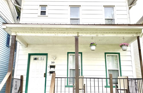 Warren Apartment | Quaint 2 bedroom apartment. 5 minute walk to down town Close to local bike trail