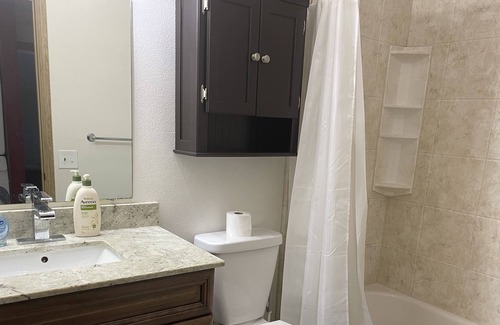 Northeast Anchorage Condo | Quaint 2 Bedroom Condo with indoor fireplace