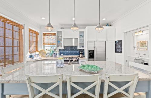 Sunnyside House | Quaint 2BR/25BA Cottage Nestled Between 30A & Panama City Beach! Sleeps 6!