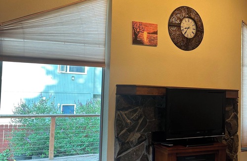 Old Seward - Oceanview House | Quaint 3-bedroom house in Anchorage