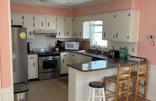 Fenwick Island Cottage | Quaint 3 bedroom, 2 bath, beach house located one block from the beach.