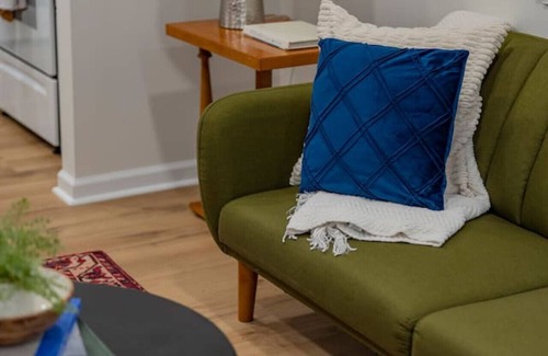 Peakland House | Quaint 3-BR Getaway | Free Parking + Free WiFi