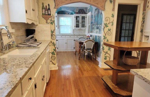 College Hill House | Quaint 4-bedroom home located in Wichita’s adorable College Hill