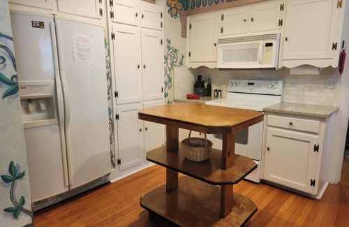 College Hill House | Quaint 4-bedroom home located in Wichita’s adorable College Hill