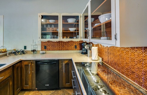 Anderson House | Quaint Anderson Home w/Sunroom, Walk To Downtown!
