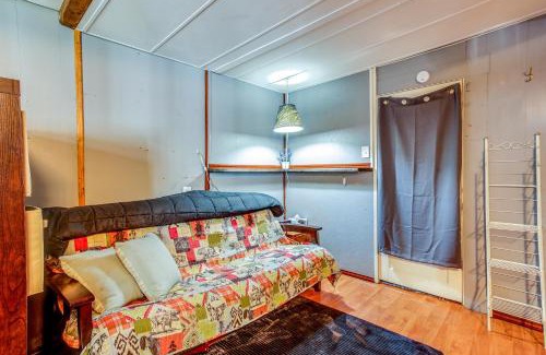 Paradise Estates Apartment | Quaint Ashford Studio Stay 5 Mi to Mt Rainier!