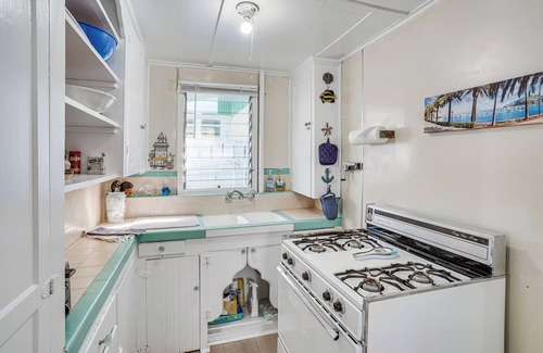 Avalon Cottage | Quaint Avalon Cottage < Half-Mi to Beaches!
