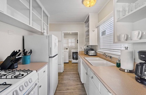 Balboa Island House | Quaint Balboa Island Duplex