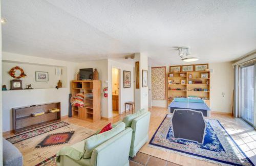 Whispering Forest House | Quaint Big Bear Home with Hot Tub 4 Mi to Skiing!