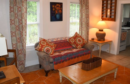 Tallahassee House | Quaint Bungalow ⭐️ Steps from FSU Campus ⭐️ Ideal for Longer Stays