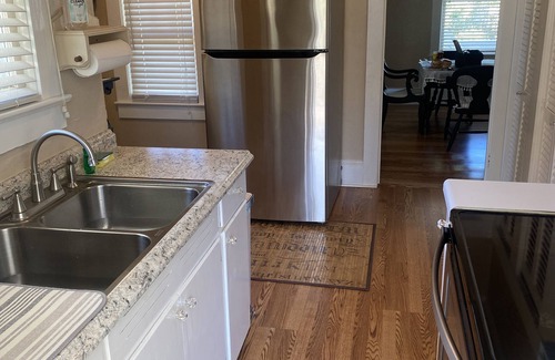 DeLand House | Quaint Bungalow walking distance to downtown DeLand, 2 weeks maximum Stay