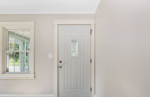 Clintonville House | Quaint Cape Cod with 2 bedrooms & 2 Full Baths min from OSU!