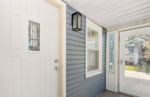 Clintonville House | Quaint Cape Cod with 2 bedrooms & 2 Full Baths min from OSU!