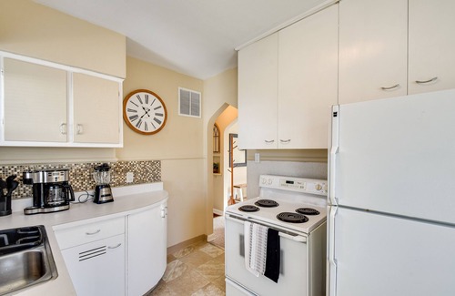 Cedar Rapids House | Quaint Cedar Rapids Home, 4 Mi to Downtown!