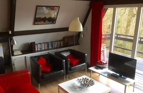 Septon Ski Chalet | Quaint Chalet in Petithan with Roofed Swimming Pool