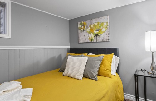 Windsor Apartment | Quaint Clean 2BR close to downtown Windsor with Lndry & Prkng Inc
