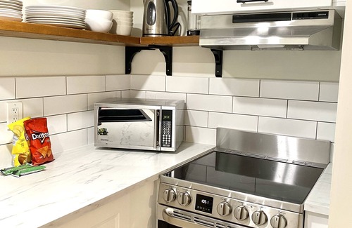 Kensington-Cedar Cottage House | Quaint, Clean and Modern Home