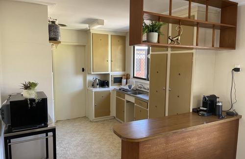 Yarralumla House | Quaint & Cosy Stay in leafy prestigious suburb