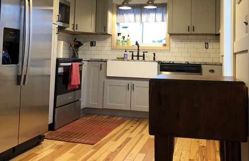 Dennis Port House | Quaint cottage 100 steps from the Beach