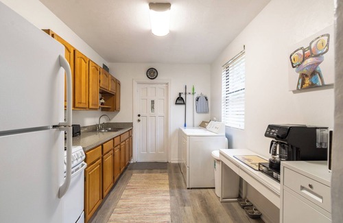 Gainesville House | Quaint Cottage-5 min to UF & Shands & VA Hospital.