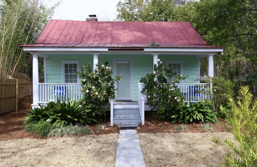 The Point House | QUAINT COTTAGE IN HISTORIC OLD POINT Beaufort, S.C.