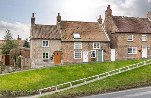 York House | Quaint Cottage in the heart of North Yorkshire Village - Pet Friendly FREE