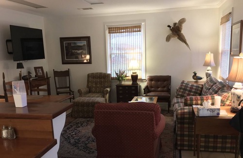 Pine Harbor Cottage | Quaint Cottage with Marina Access and Free Boat Lift Privileges plus dockages