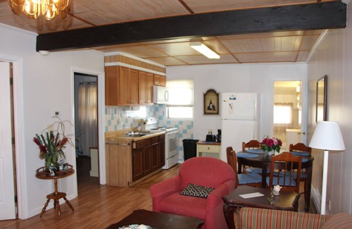 Deep Hole House | Quaint Cottages Near Everything on Beach Road