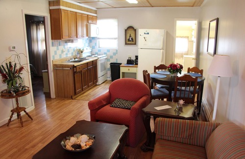 Deep Hole House | Quaint Cottages Near Everything on Beach Road