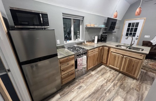 Wasilla Cabin | Quaint cozy cabin getaway near Hatcher Pass, Clear Night Cabin A