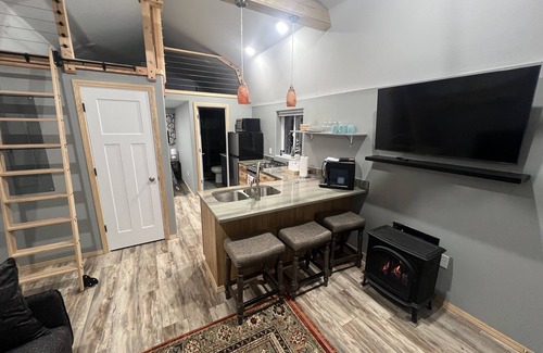 Wasilla Cabin | Quaint cozy cabin getaway near Hatcher Pass, Clear Night Cabin A