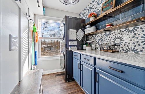 Locust Grove Cottage | Quaint & Cozy LakeView Cottage - Lake of the Woods