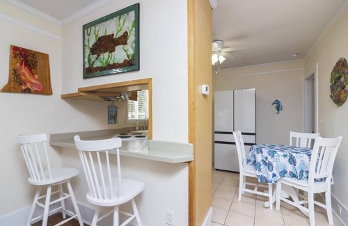St. Augustine House | Quaint Downtown Cottage ~ Free Private Parking!