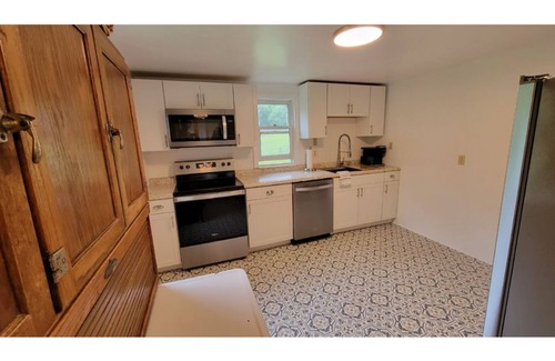 Asheville Cottage | Quaint farm cottage minutes from Downtown Asheville and Black Mountain.