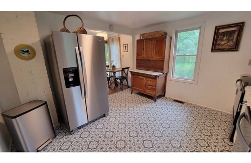 Asheville Cottage | Quaint farm cottage minutes from Downtown Asheville and Black Mountain.
