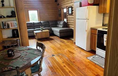 Cameron Cabin | Quaint Flyfishing cabin with WiFi near West Yellowstone
