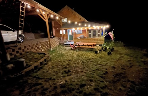 Cameron Cabin | Quaint Flyfishing cabin with WiFi near West Yellowstone