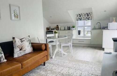 Nottingham Road Apartment | Quaint Gowrie Village Apartment